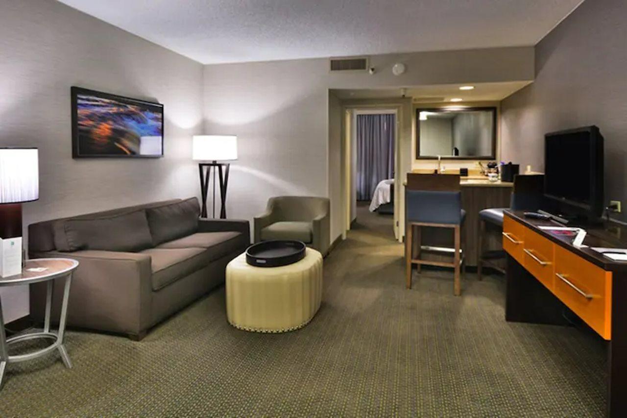 Embassy Suites By Hilton Denver Central Park Exterior foto