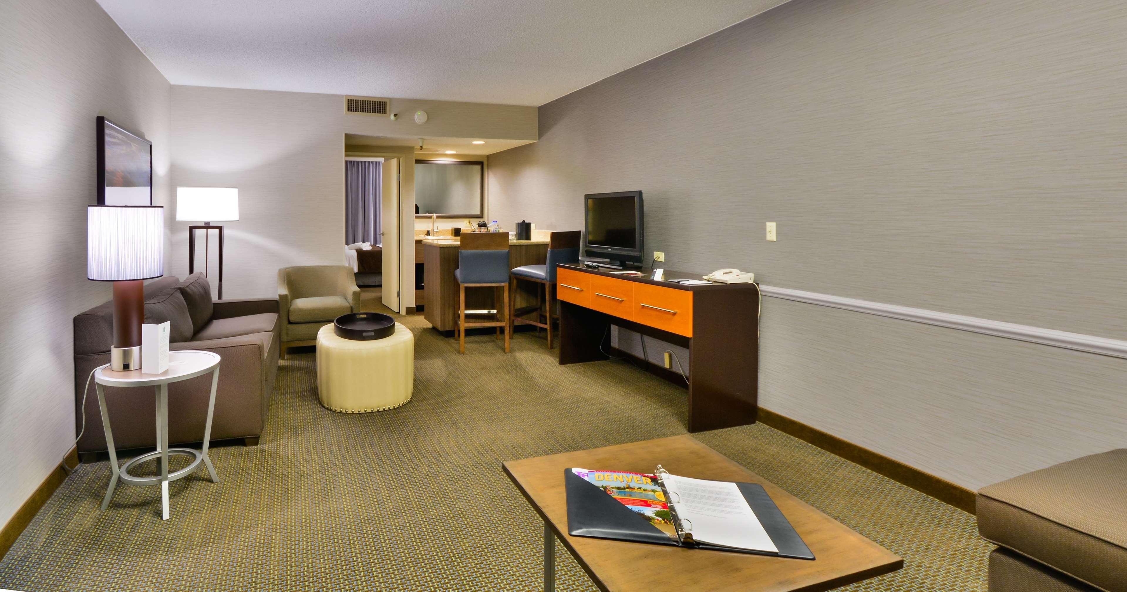 Embassy Suites By Hilton Denver Central Park Habitación foto