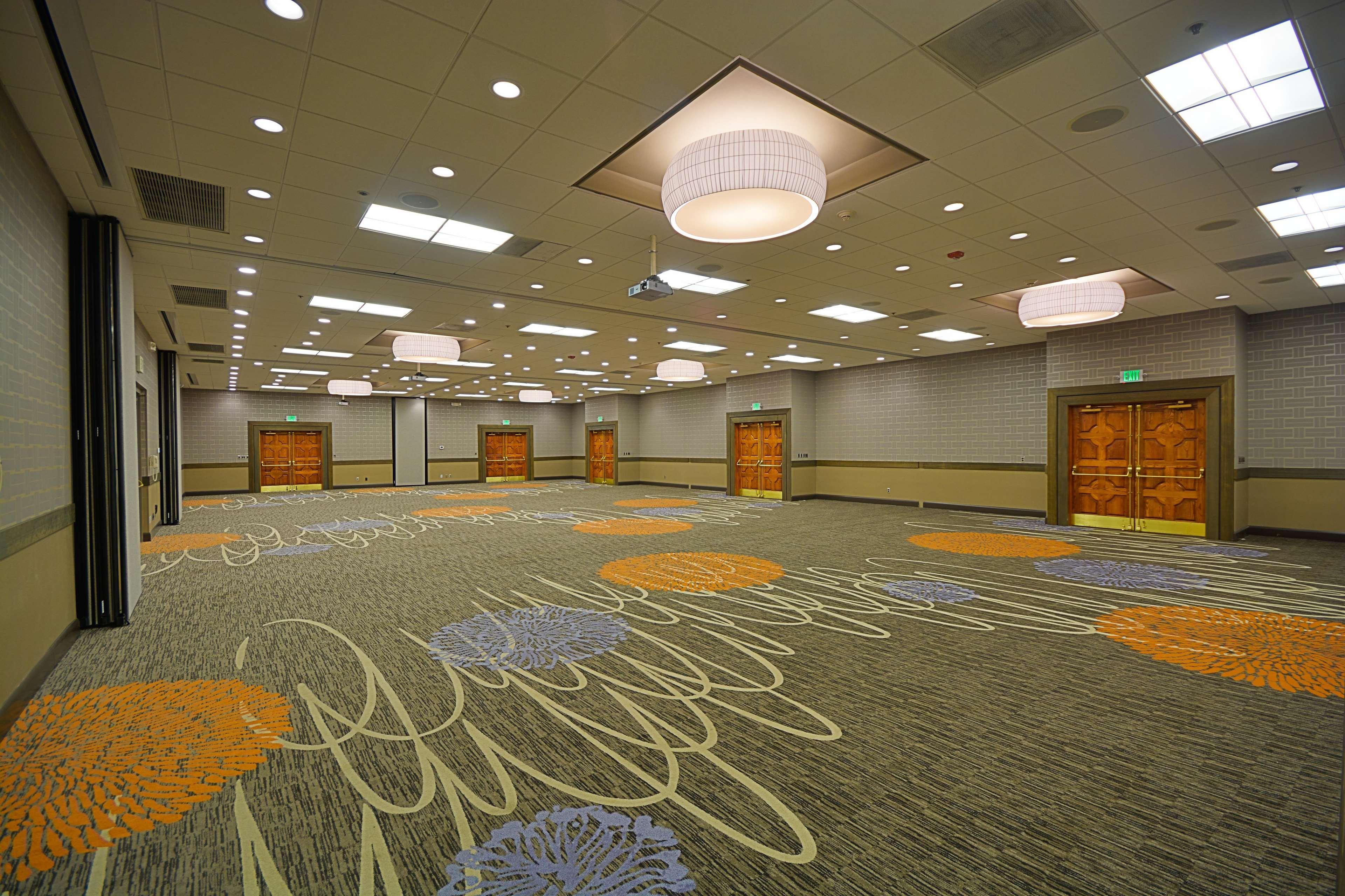 Embassy Suites By Hilton Denver Central Park Negocio foto