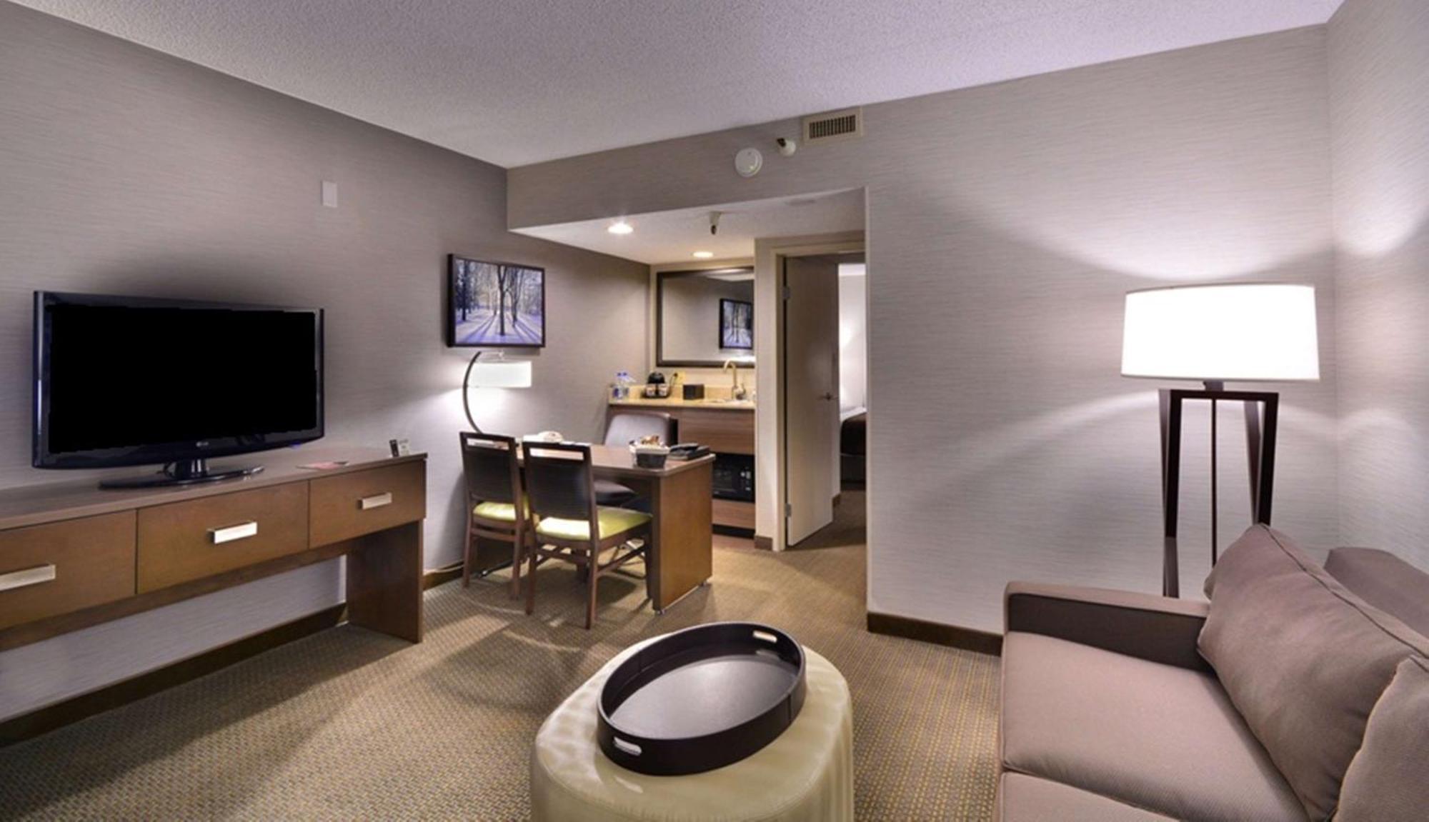 Embassy Suites By Hilton Denver Central Park Exterior foto