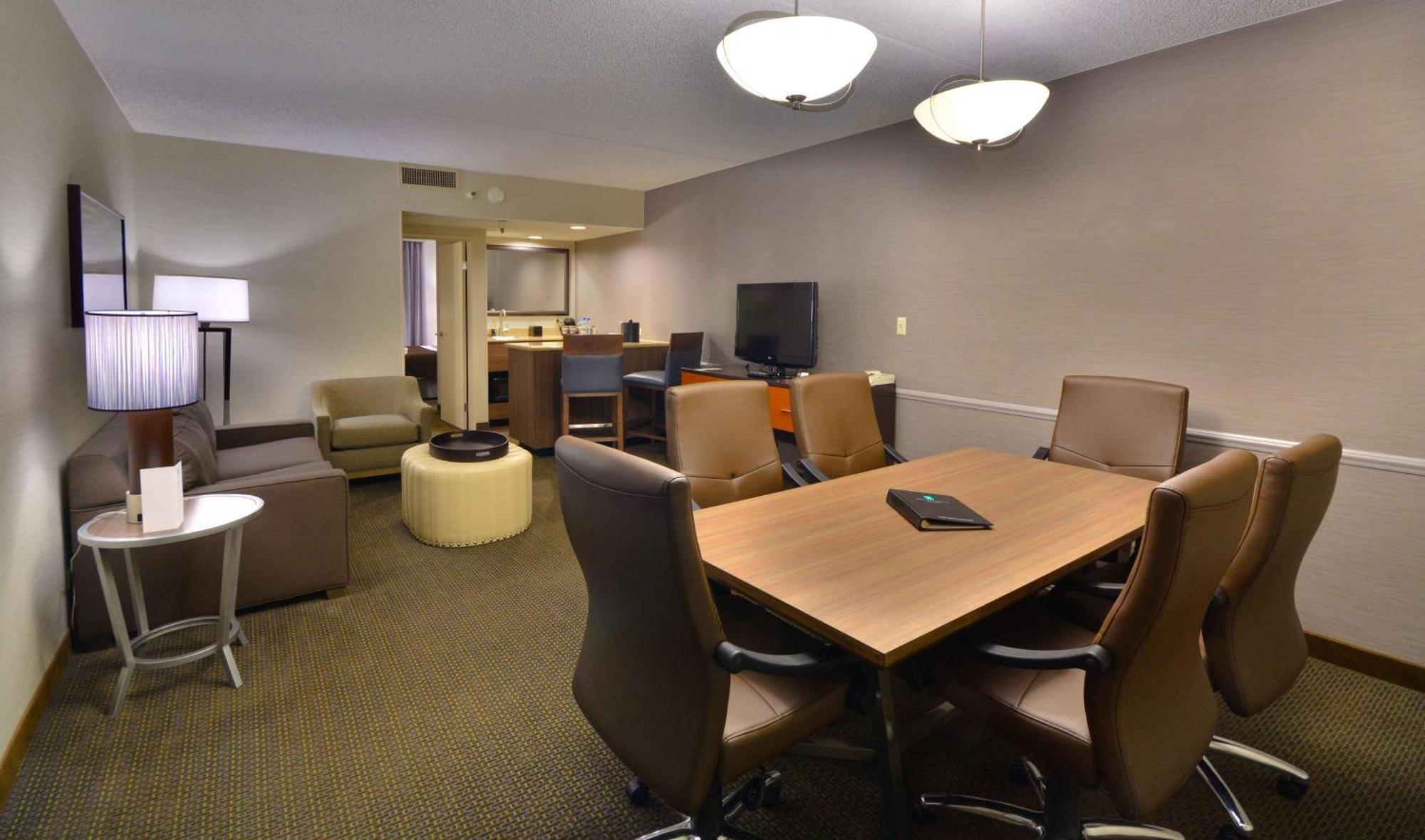 Embassy Suites By Hilton Denver Central Park Exterior foto