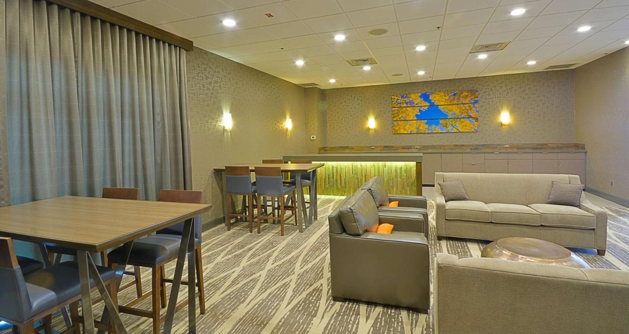 Embassy Suites By Hilton Denver Central Park Exterior foto
