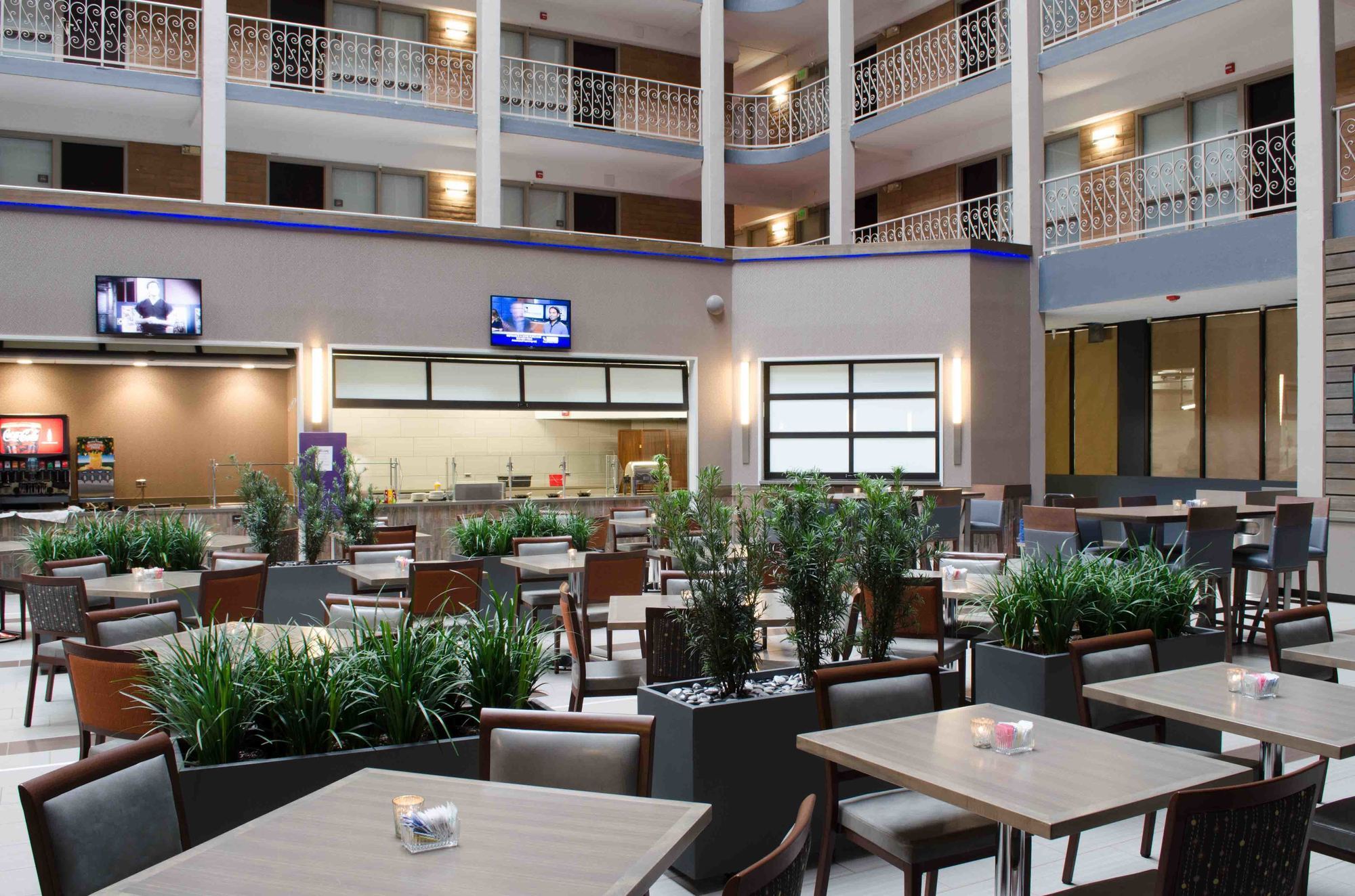 Embassy Suites By Hilton Denver Central Park Restaurante foto