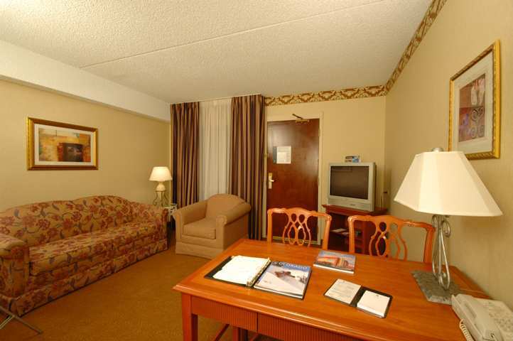 Embassy Suites By Hilton Denver Central Park Exterior foto