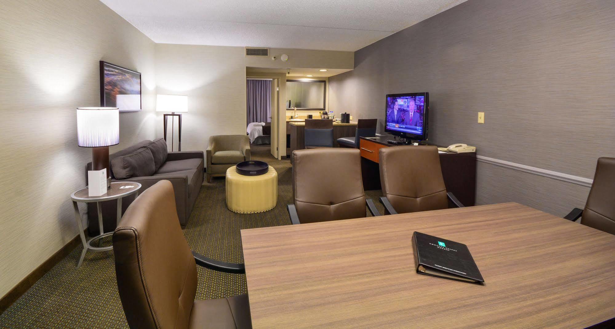 Embassy Suites By Hilton Denver Central Park Habitación foto