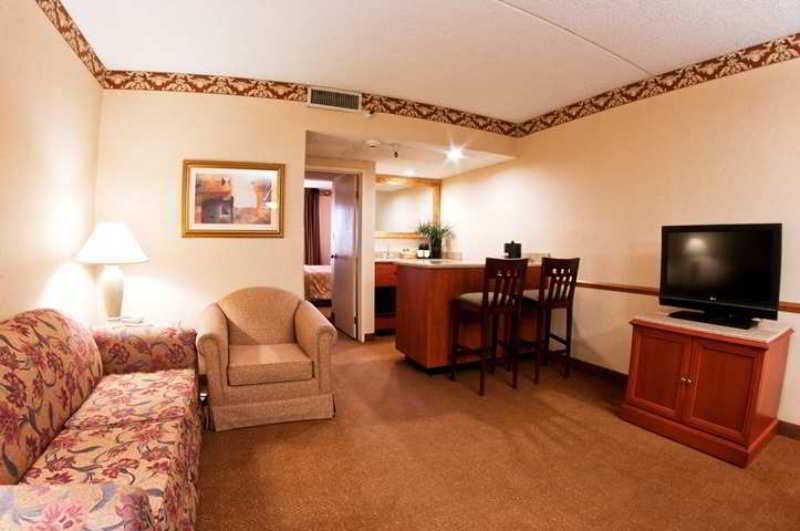 Embassy Suites By Hilton Denver Central Park Exterior foto